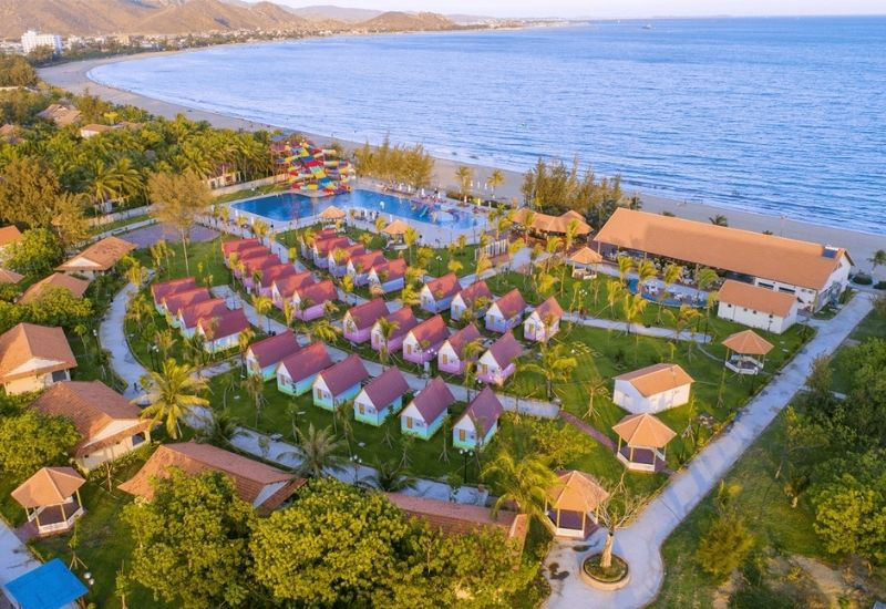 Toàn cảnh TTC Resort Ninh Thuận với view biển thoáng mát